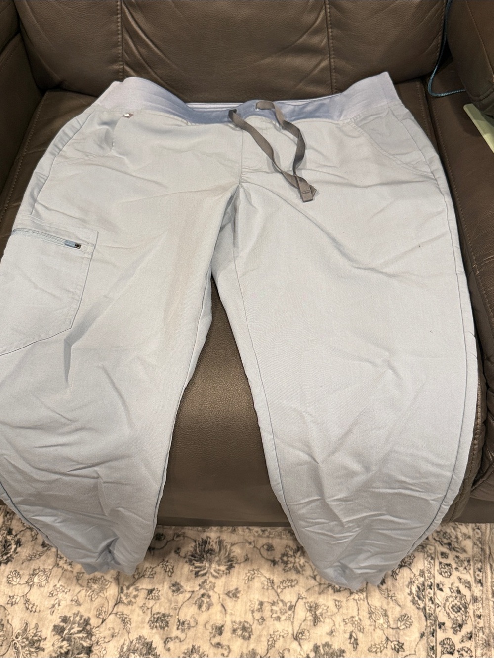FIGS jogger-style scrub pants size L